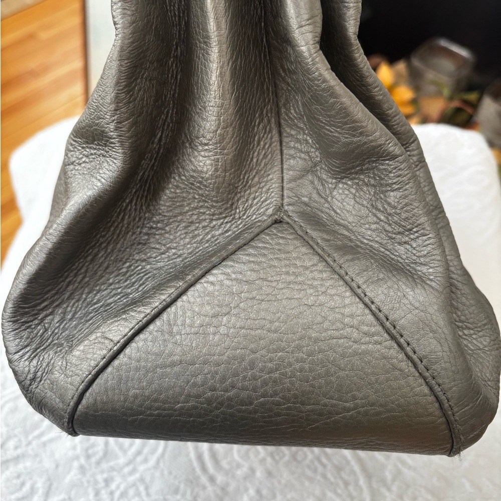 Eileen West Bag Elegant Silver Leather Tote Bag - Picture 4 of 14